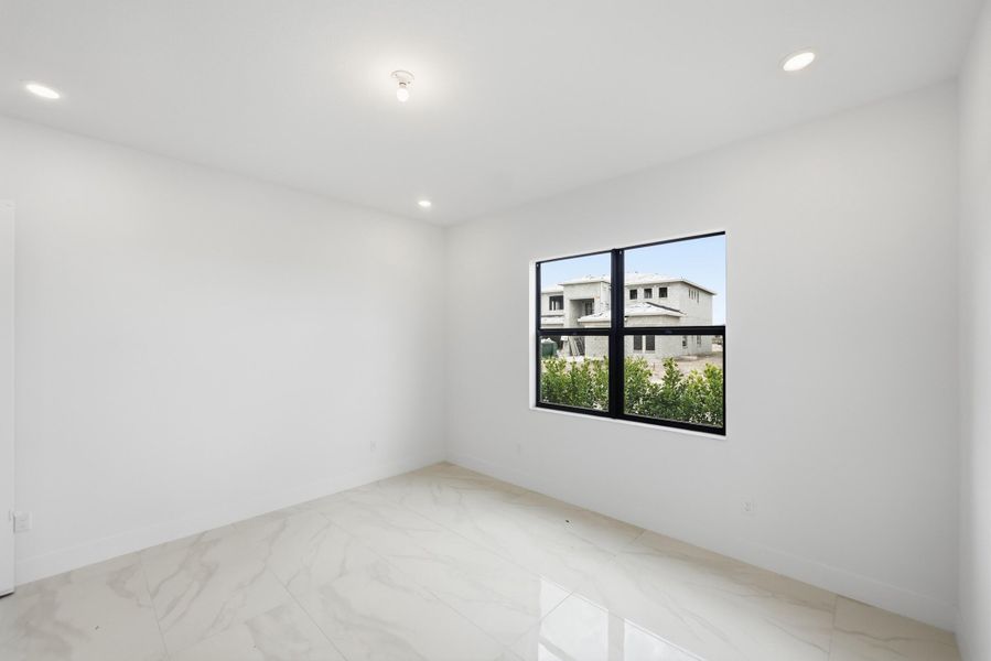 8-print-10140-royal-ascot-avenue