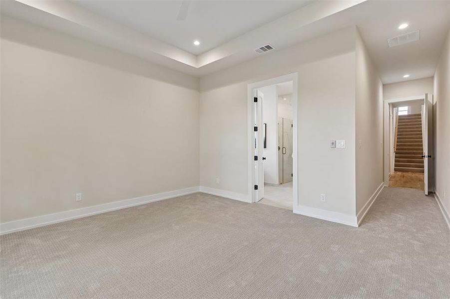 Spacious, unfurnished interior of a new home in , Sherman (Image 35).