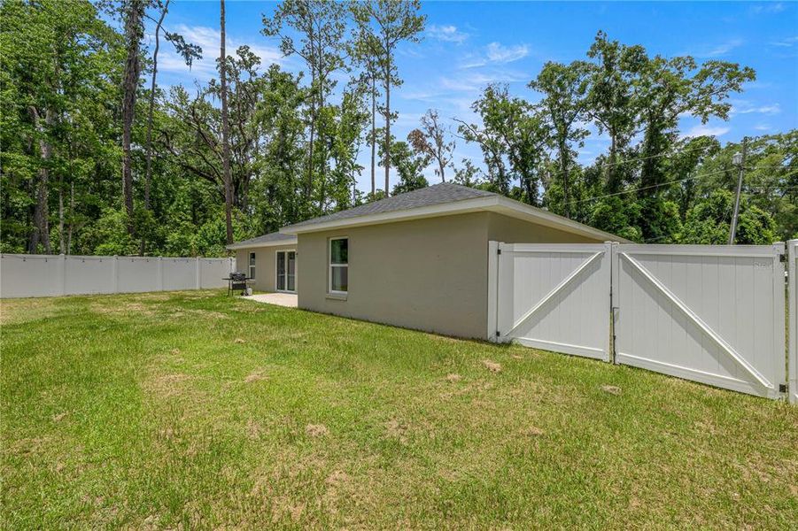 Exterior details and patio area of a home in , Belleview (Image 26).