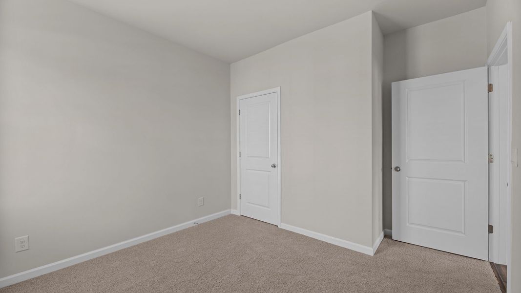 Spacious, unfurnished interior of a new home in West New Bern, New Bern (Image 9).