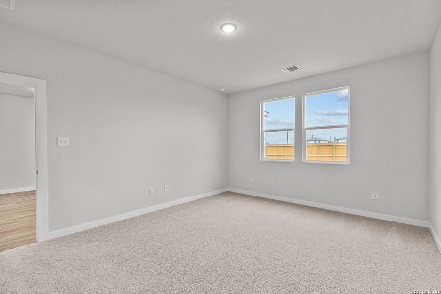 Spacious, unfurnished interior of a new home in Applewhite Meadows, San Antonio (Image 14).