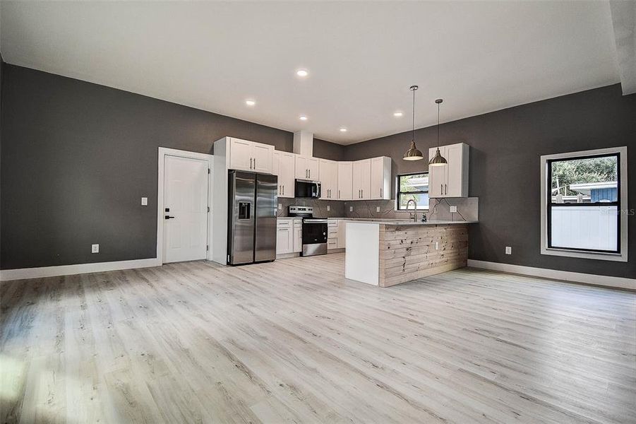 Spacious, unfurnished interior of a new home in , St. Petersburg (Image 21).