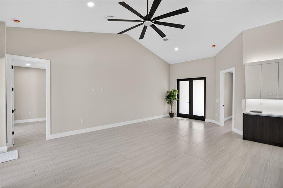 Spacious, unfurnished interior of a new home in , Cape Coral (Image 25).