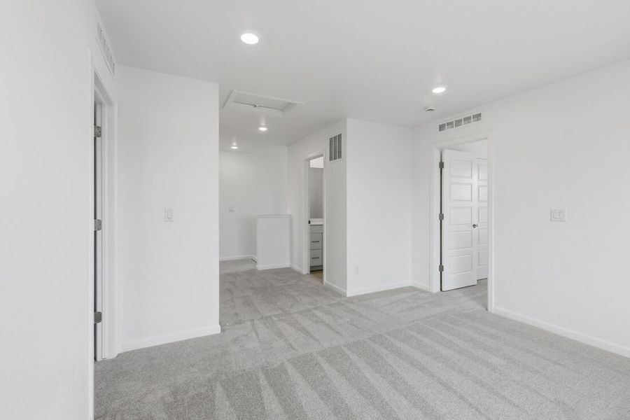 Spacious, unfurnished interior of a new home in Sterling Ranch Ascent Village, Littleton (Image 16).