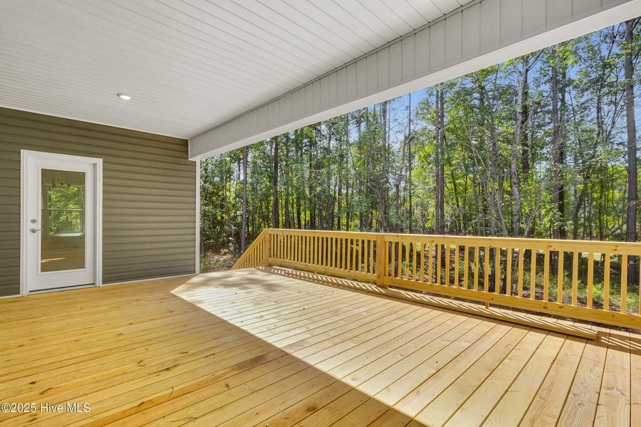 Exterior details and patio area of a home in Fairfield Harbour, New Bern (Image 2).