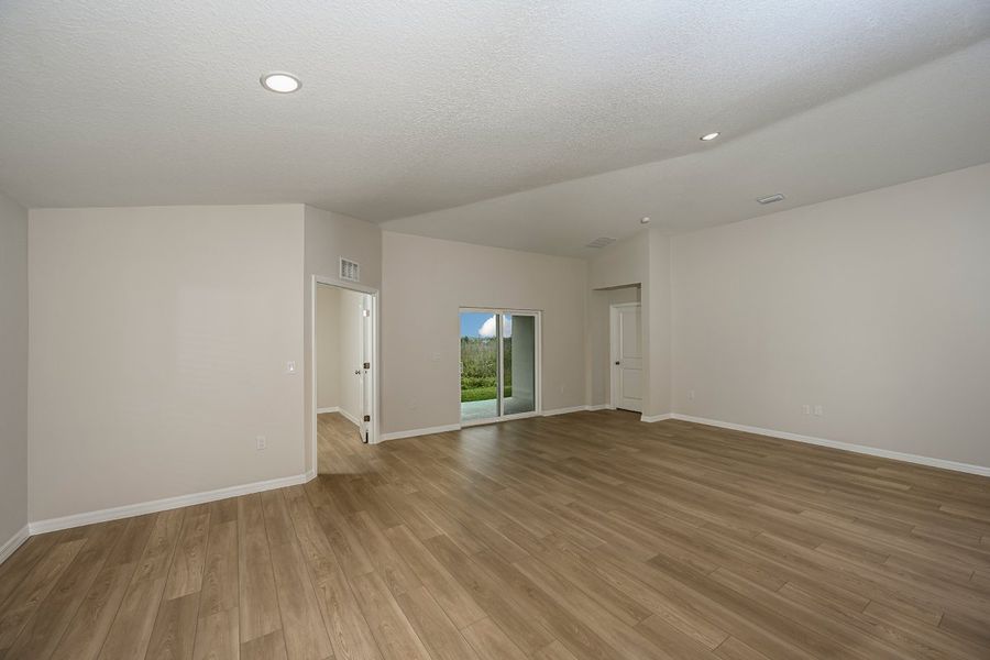 Spacious, unfurnished interior of a new home in Two Rivers, Zephyrhills (Image 21).