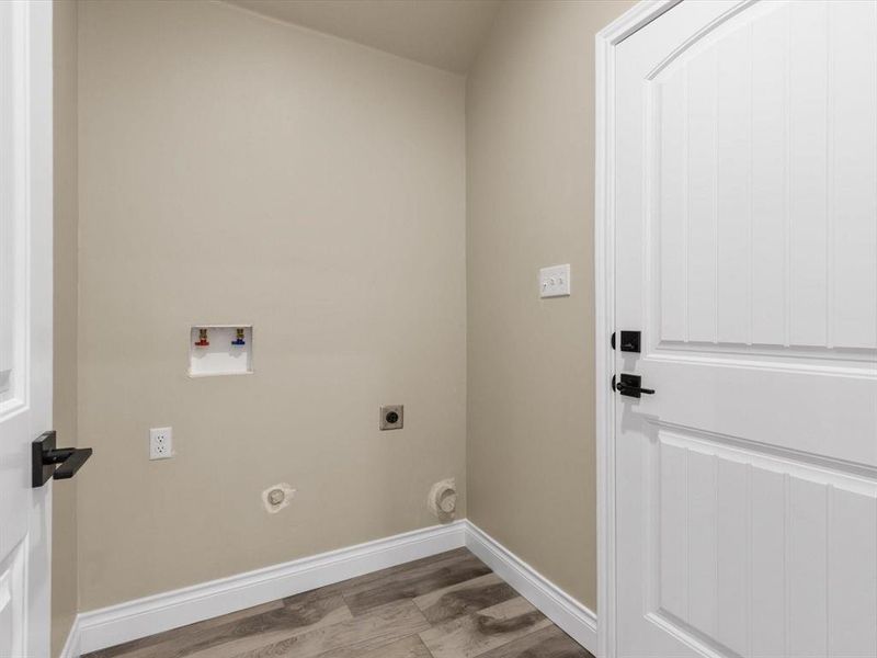 Spacious, unfurnished interior of a new home in , Granbury (Image 11).