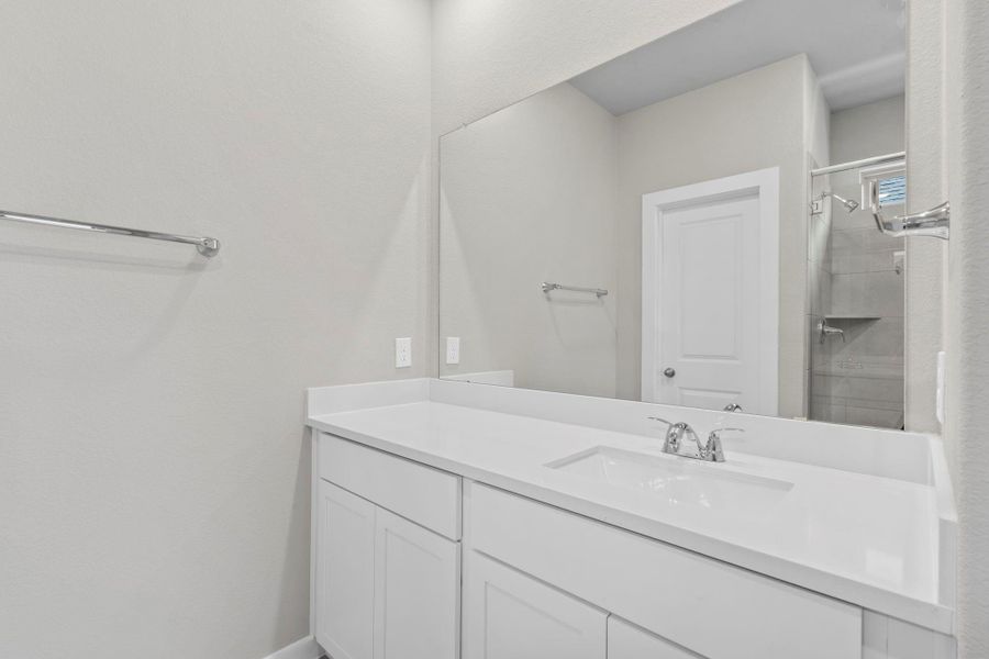 Furnished interior view inside a new home in Laurel Landing 40', Alvin (Image 8).