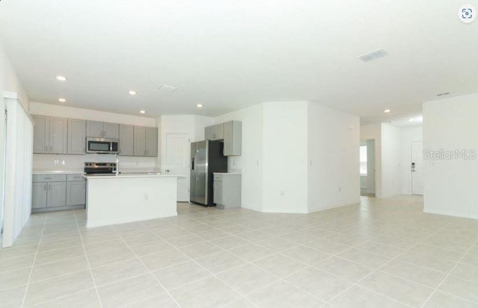 Spacious, unfurnished interior of a new home in Brookland Park, Auburndale (Image 13). Spacious, unfurnished interior of a new home in Brookland Park, Auburndale (Image 13).