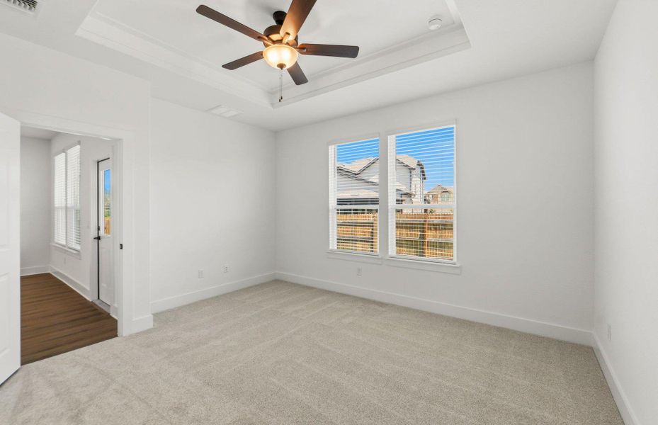 Spacious, unfurnished interior of a new home in Crosswinds, Kyle (Image 13).