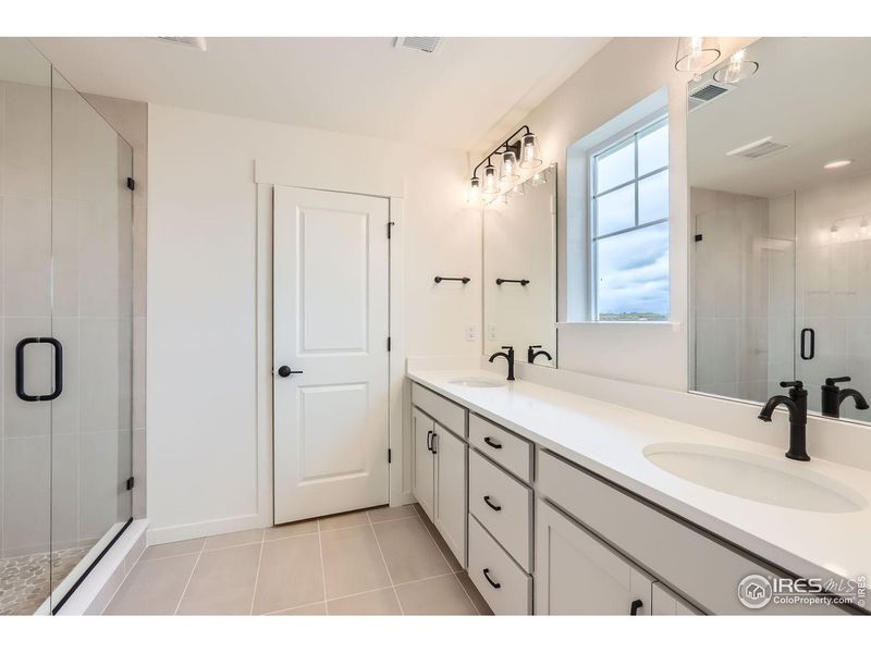 Furnished interior view inside a new home in Barefoot Lakes, Longmont (Image 10).