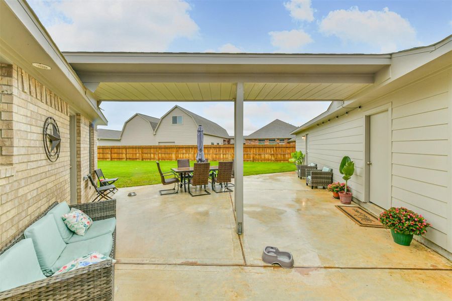Exterior details and patio area of a home in , League City (Image 21).