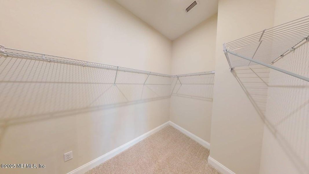 Spacious, unfurnished interior of a new home in RiverTown - Ravines, St. Johns (Image 20).