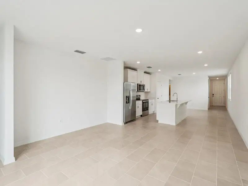 Spacious, unfurnished interior of a new home in Springs at Lake Alfred - Classic Series, Lake Alfred (Image 6).