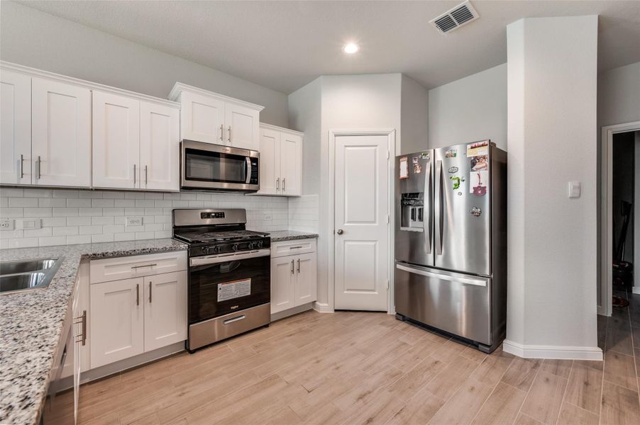 Furnished interior view inside a new home in Terra Trace, Fort Worth (Image 26). Furnished interior view inside a new home in Terra Trace, Fort Worth (Image 26).