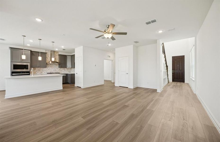 Open-concept throughout main living areas Open-concept throughout main living areas