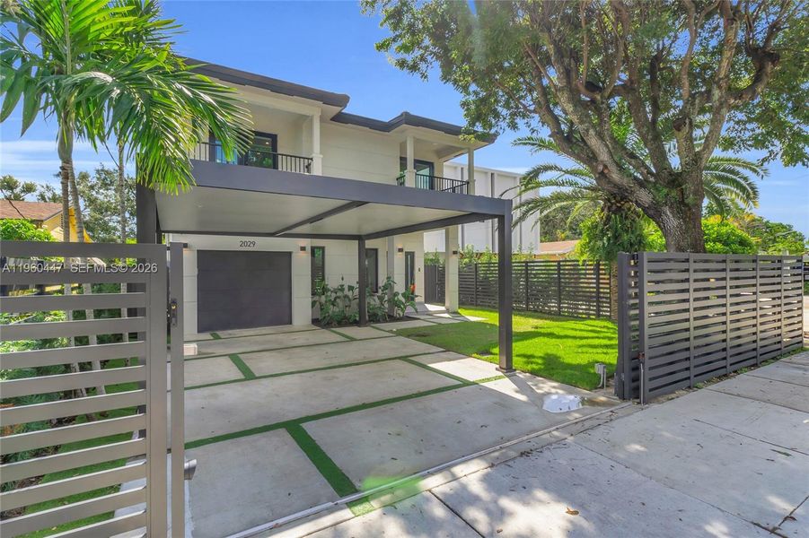 Exterior details and patio area of a home in , Miami (Image 26).
