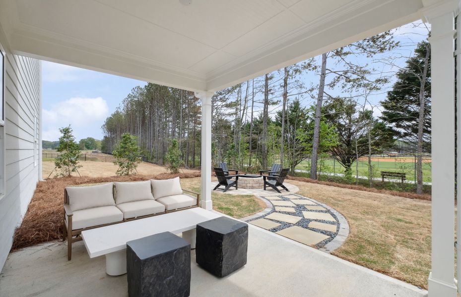 Exterior details and patio area of a home in Hamilton Place, Cartersville (Image 3).