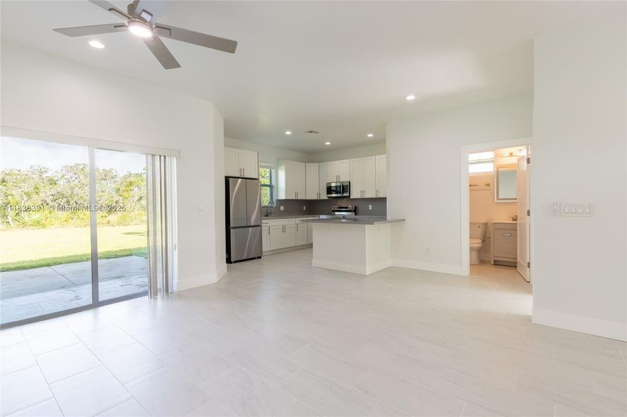 Spacious, unfurnished interior of a new home in , Lake Placid (Image 35).