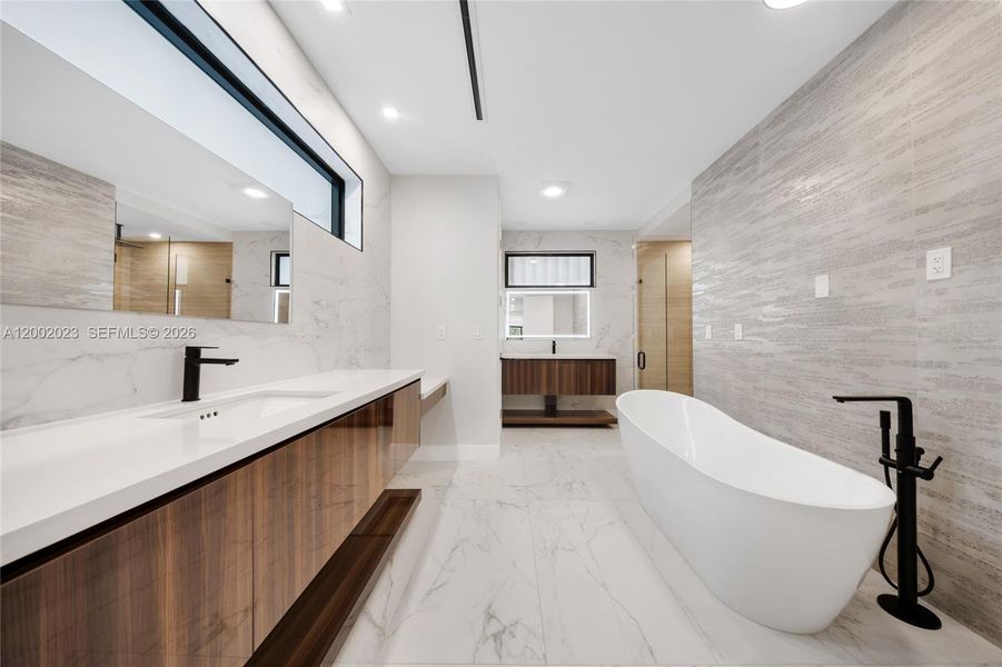 Furnished interior view inside a new home in , Fort Lauderdale (Image 36).