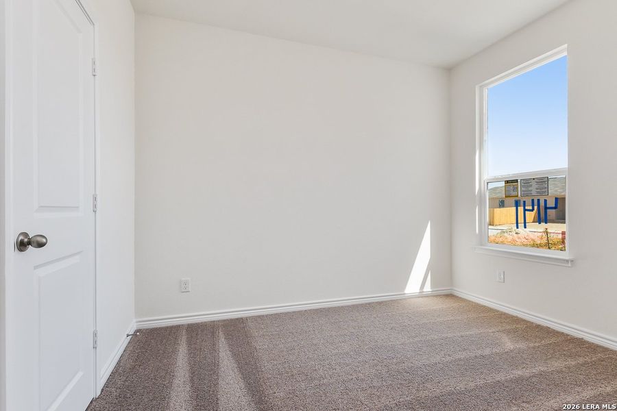 Spacious, unfurnished interior of a new home in Woodside Farms, Seguin (Image 9).