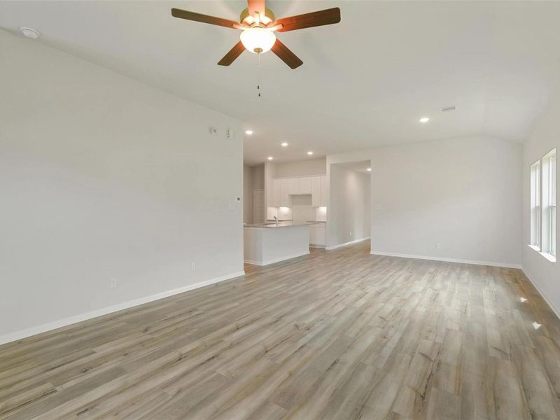 Spacious, unfurnished interior of a new home in River Ranch Meadows, Dayton (Image 13).