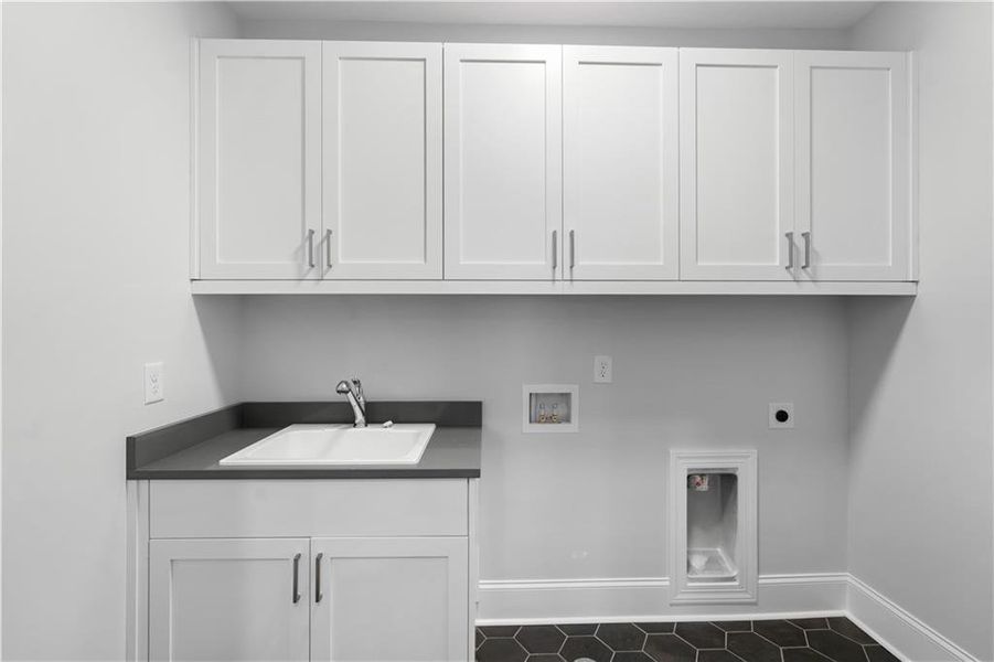 Furnished interior view inside a new home in Knollwood, Johns Creek (Image 5).