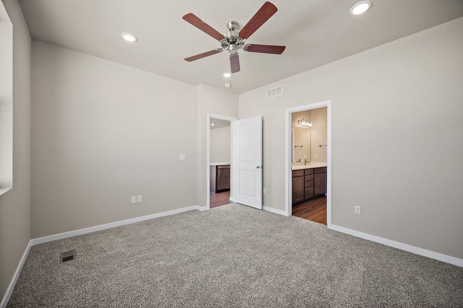 Spacious, unfurnished interior of a new home in Aspen Ranch, Fountain (Image 17).