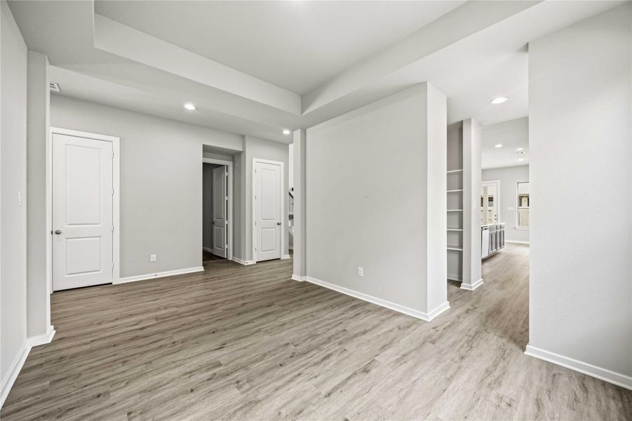 Spacious, unfurnished interior of a new home in Canterra Creek  60', Rosharon (Image 26).
