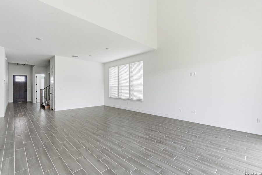 Spacious, unfurnished interior of a new home in Davis Ranch, San Antonio (Image 16).