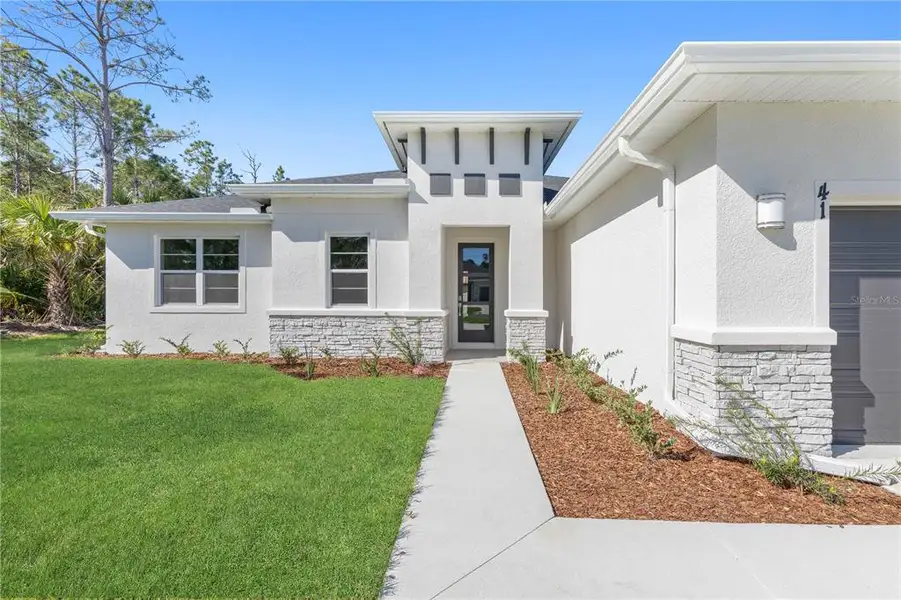 Exterior details and patio area of a home in , North Port (Image 3).