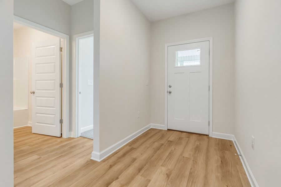 Representative unfurnished interior of a home built from the Elizabeth by CJL Homes in McCarthy Estates, Defuniak Springs (Image 23).