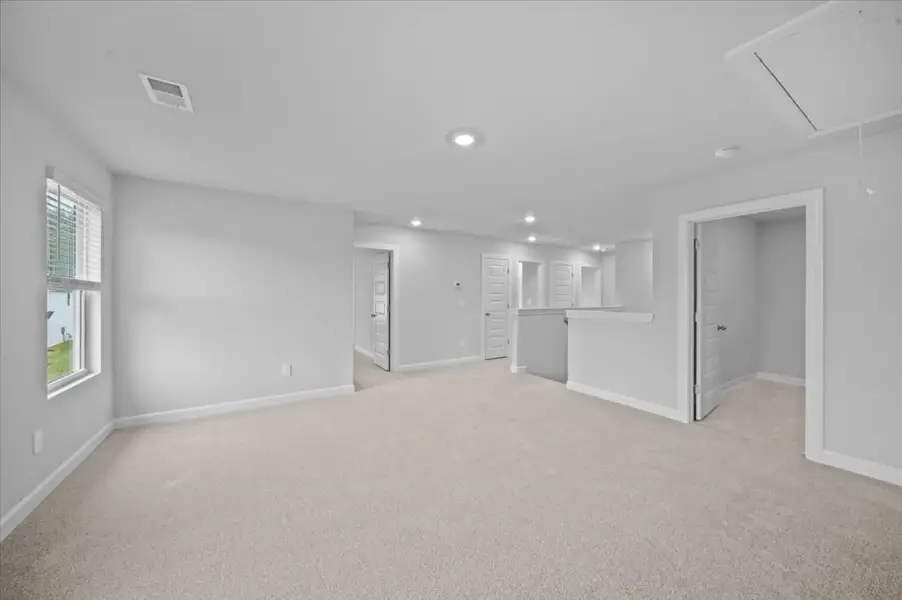 Spacious, unfurnished interior of a new home in Riverwood Farm, Piedmont (Image 16).