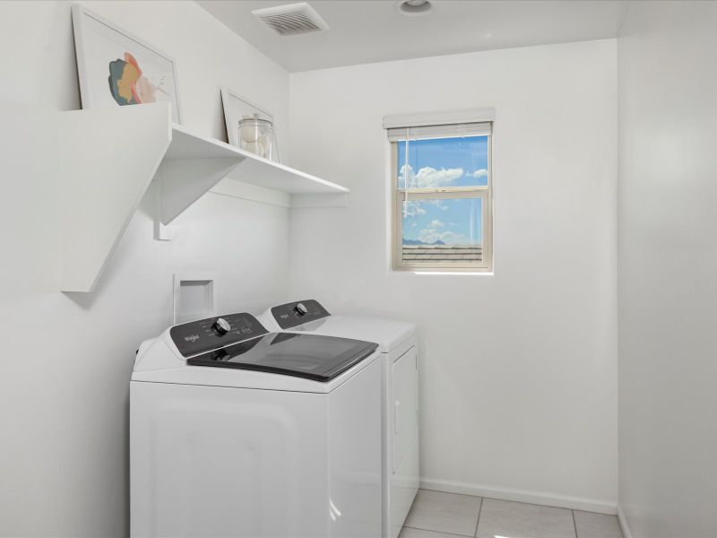 Close-up of interior finishes inside a home in Entrada Del Toro, Sahuarita (Image 17).