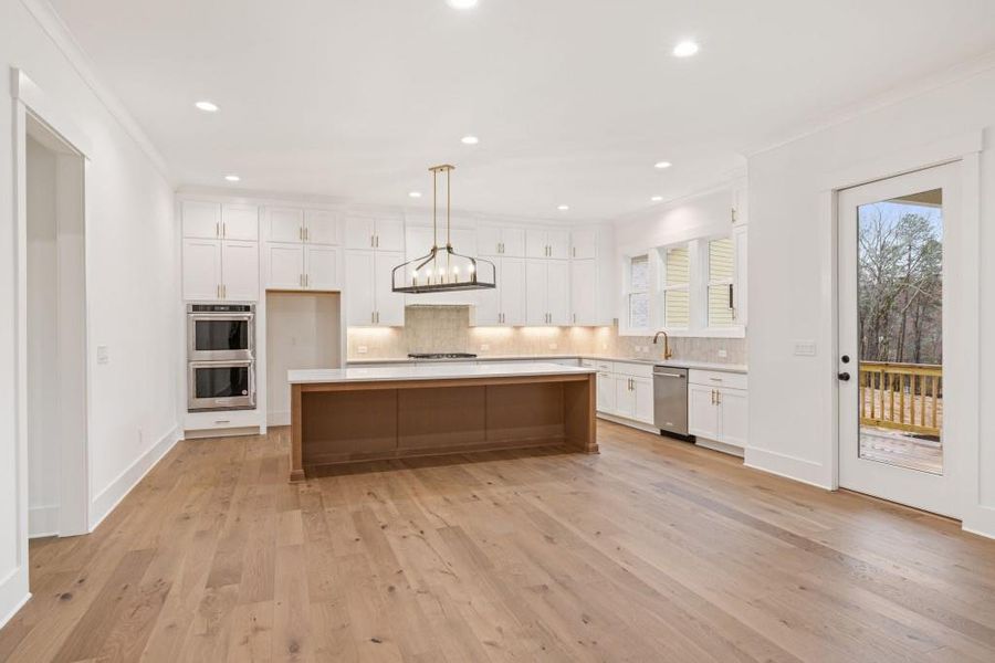 Furnished interior view inside a new home in White Post on Lake Lanier, Gainesville (Image 6). Furnished interior view inside a new home in White Post on Lake Lanier, Gainesville (Image 6).