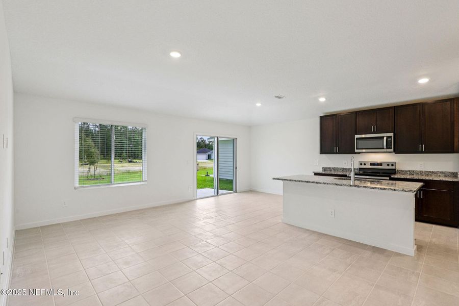 Spacious, unfurnished interior of a new home in Kings Preserve, Jacksonville (Image 16). Spacious, unfurnished interior of a new home in Kings Preserve, Jacksonville (Image 16).