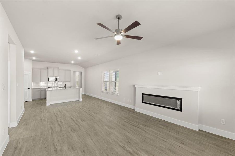 16. 748 Wilderness - Family (3) 16. 748 Wilderness - Family (3)