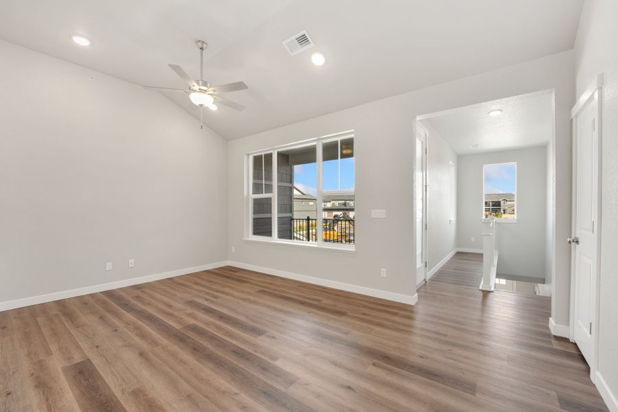 Spacious, unfurnished interior of a new home in The Lakes at Centerra, Loveland (Image 10).