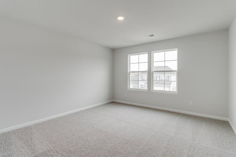 Spacious, unfurnished interior of a new home in Winston Point, Gilbert (Image 27).
