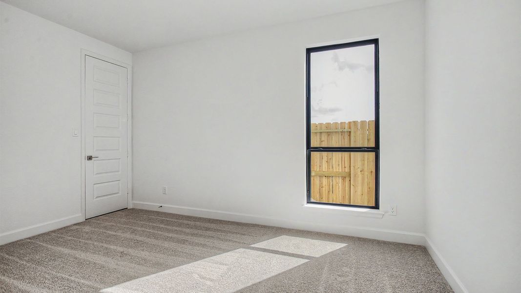 Spacious, unfurnished interior of a new home in Sienna, Missouri City (Image 11).
