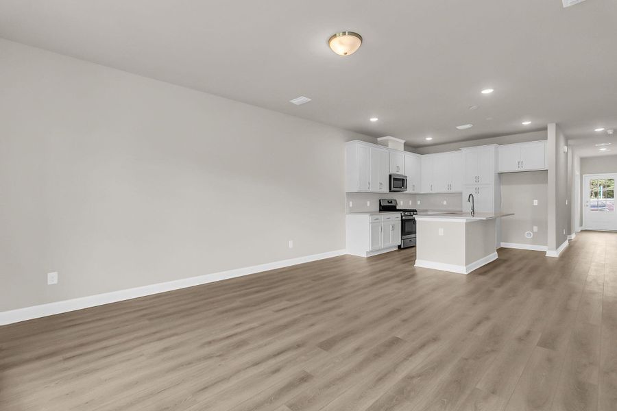 Spacious, unfurnished interior of a new home in , Summerville (Image 37).