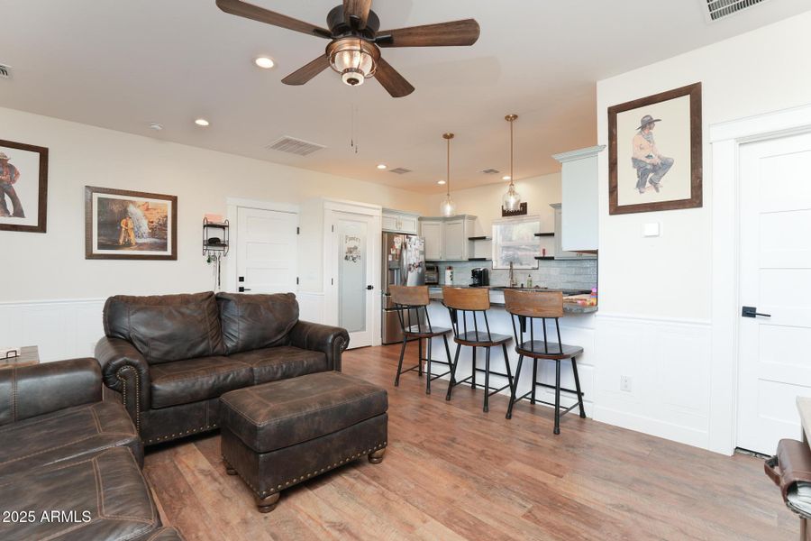 Guest House Eat In Bar