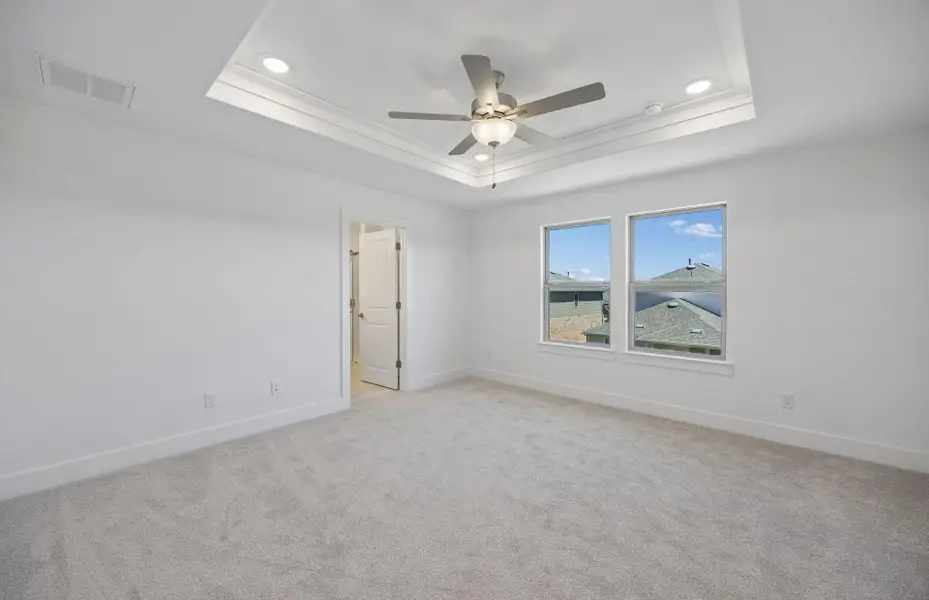 Spacious, unfurnished interior of a new home in Saddleback at Santa Rita Ranch, Liberty Hill (Image 14).