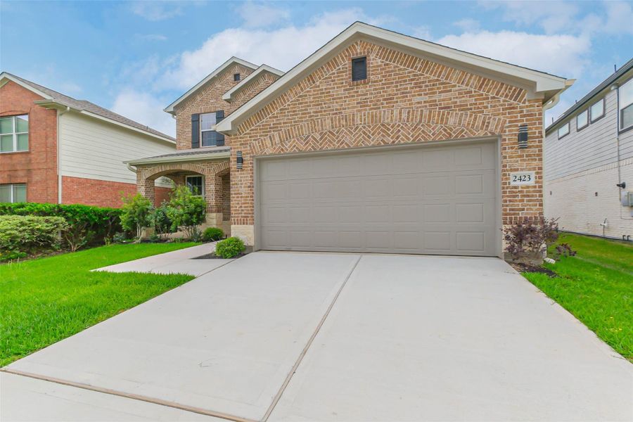 Front exterior of a new home in , Fresno, TX, highlighting curb appeal (Image 25).
