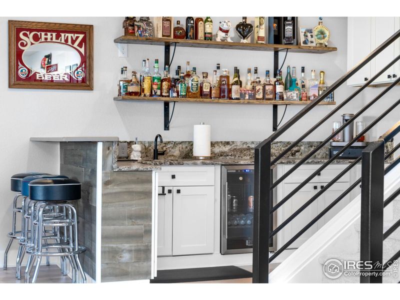 Custom Bar w Quartz and Leathered Granite