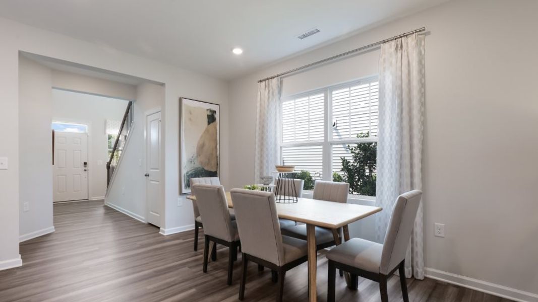 2139 Davidson Dining 1of2 F1 2139 Davidson Dining 1of2 F1