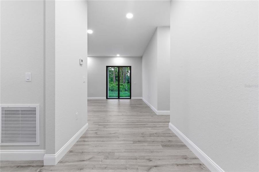 Spacious, unfurnished interior of a new home in , Lehigh Acres (Image 14).