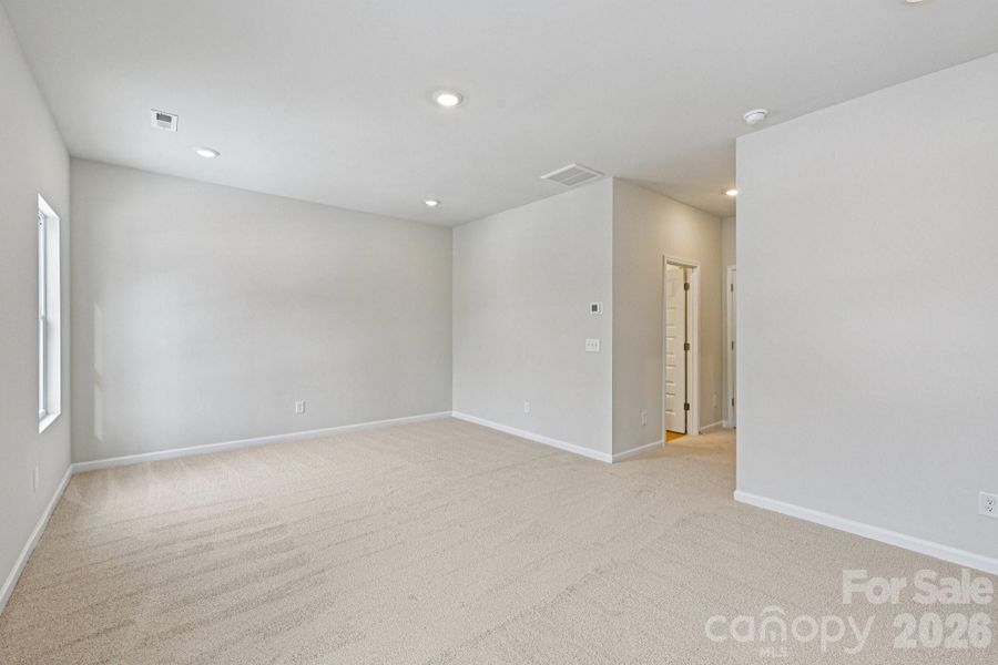 Spacious, unfurnished interior of a new home in Ruby Dixon Crossing, Gastonia (Image 28).