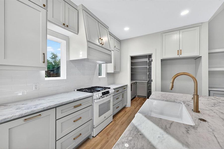 Furnished interior view inside a new home in , Sherman (Image 11).