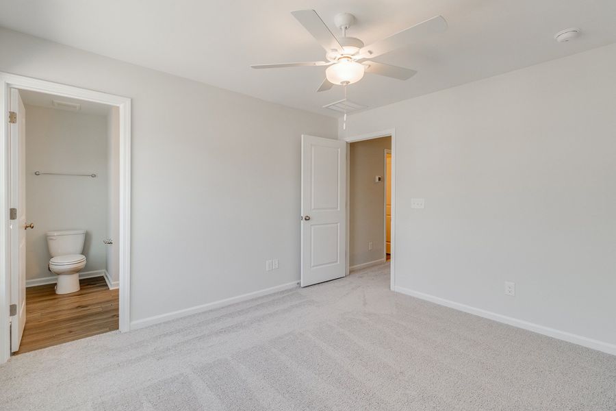 Spacious, unfurnished interior of a new home in Astoria, Columbia (Image 25).